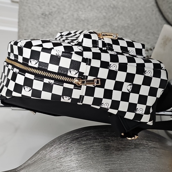 Peanuts "Snoopy" Mini Backpack - Picture 4 of 10